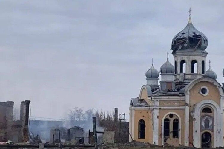 Куполи понівечені, купа сміття: на Чернігівщині росіяни облаштували штаб у церкві (Відео)