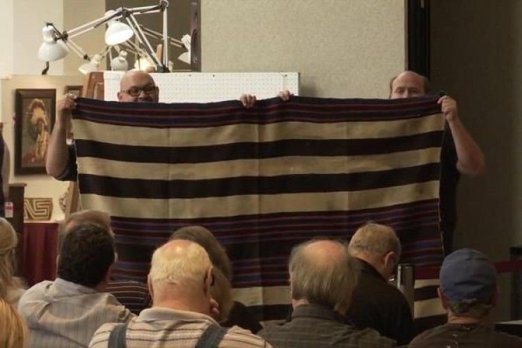 Життя чоловіка змінила... ковдра померлої бабусі!