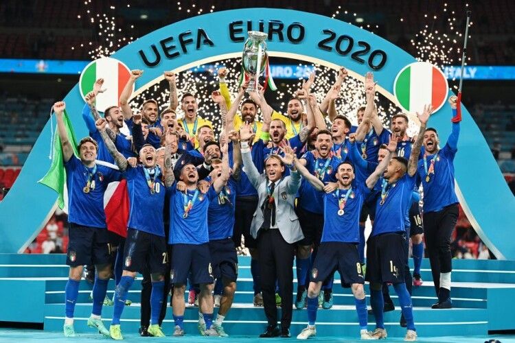 Редакційний кріль «Газети Волинь» чекає на звання Героя Італії: мольфар-куцохвіст організував «Скуадрі Адзуррі» перемогу на Євро-2020!!! (Відео)