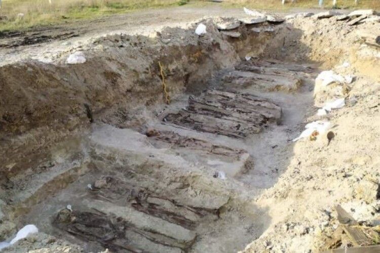 На Рівненщині під асфальтом знайшли поховання вояків УПА