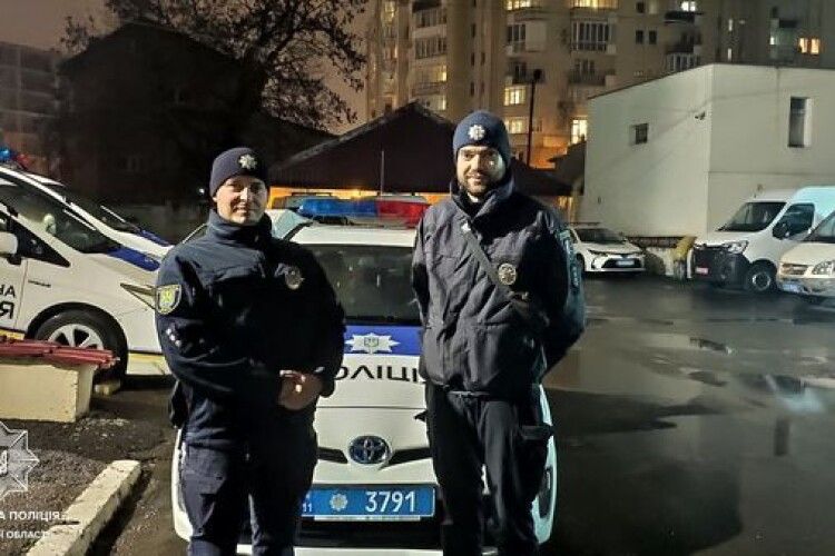 Львівські патрульні супроводили до лікарні авто з шестимісячним немовлям, у якого була з висока температура