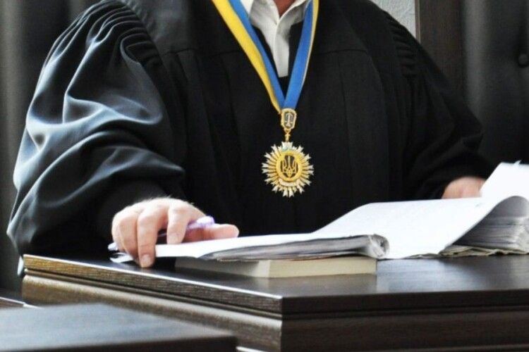 Шахрайство в мантії: розслідування щодо волинського служителя Феміди завершено