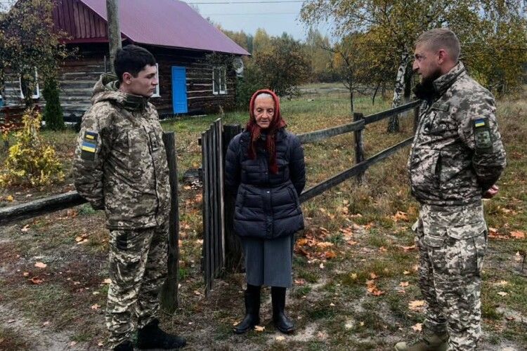 «Не була певна, що перебуду ніч»: 84-річна волинянка подякувала прикордонникам за порятунок