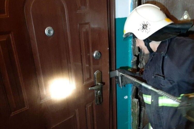 У Рівному в квартирі знайши тіло чоловіка (Фото)