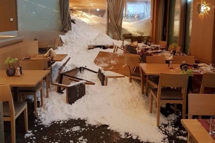 У Швейцарії снігова лавина зійшла на готель (фото)