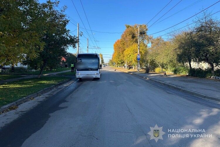 У Луцьку школярка потрапила під колеса маршрутки