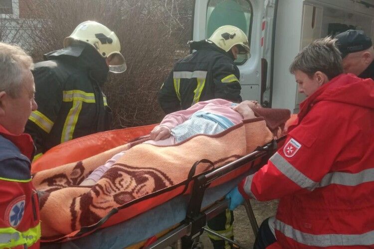 У місті на Волині визволяли з пастки бабусю, яка перестала виходити на зв'язок