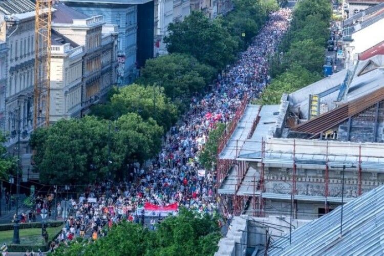 Чому тисячі людей протестують проти відкриття китайського університету в Угорщині