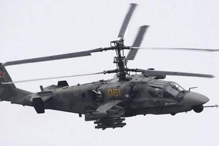 Російські ударні вертольоти супроводжували катери Військово-морських сил України