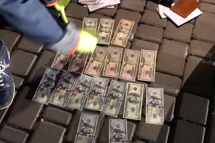 Керівник міжрегіонального управління Мін’юсту щомісяця «знімав» побори (Фото)