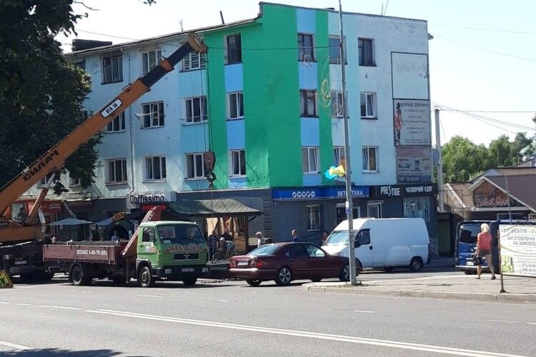 У місті на Волині вирішили очистити історичний центр від зовнішньої реклами