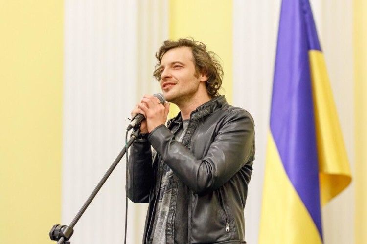 Француз Поль Манондіз виконав українську народну пісню, яку присвятив бійцям АТО
