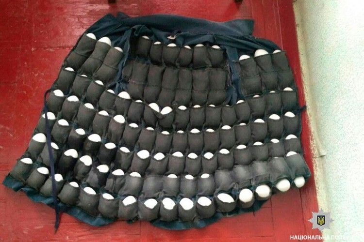 На Полтавщині злапали злодія, який сховав у кишенях 110 яєць