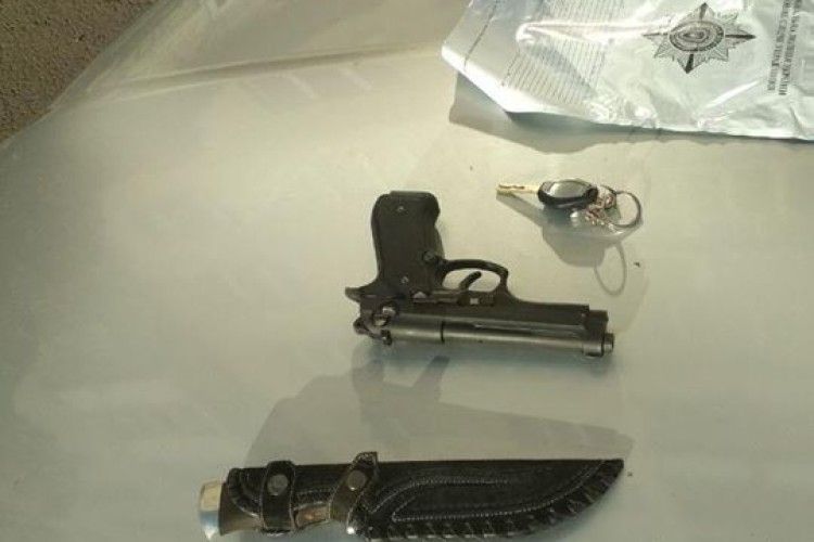 Внаслідок погоні луцькі патрульні зловили озброєного та агресивного молодика
