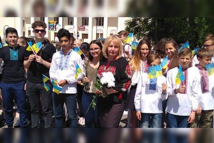 «Тримали педагогів у камері  і змушували здати всіх, хто за Україну»: директорка школи про окупацію Нової Каховки