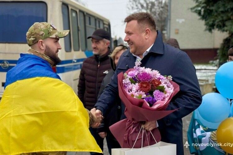 Волинь теплими обіймами зустріла Героя з полону