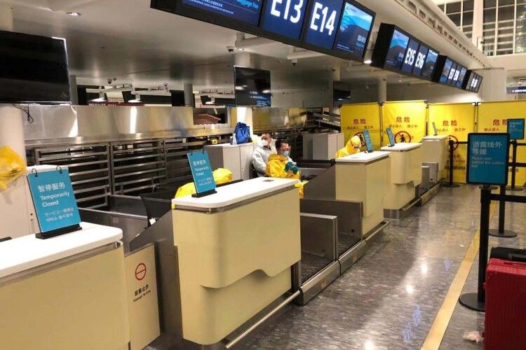 В Ухані пасажири українського літака вже пройшли дві лінії санітарного контролю
