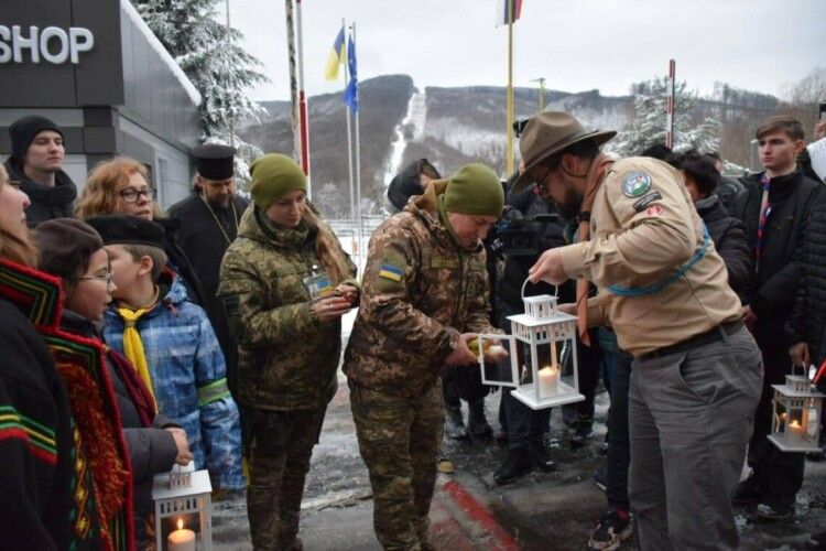 До України на вихідних прибуде Вифлеємський вогонь миру