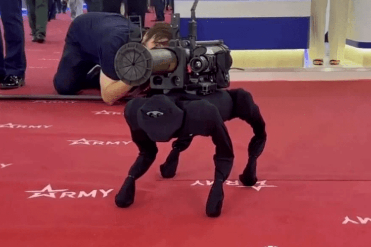 Росіяни зганьбилися озброєним роботом-собакою з AliExpress (Відео)