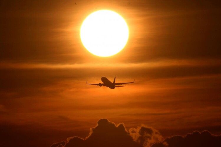 Літак з Майамі в Лондон розвернувся над Атлантикою через відмову пасажира надіти маску