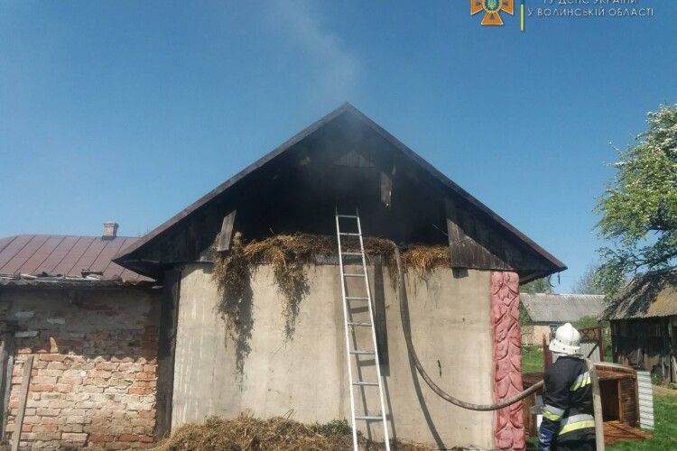 У селі на Горохівщині ледве не згоріла хата (Фото) 