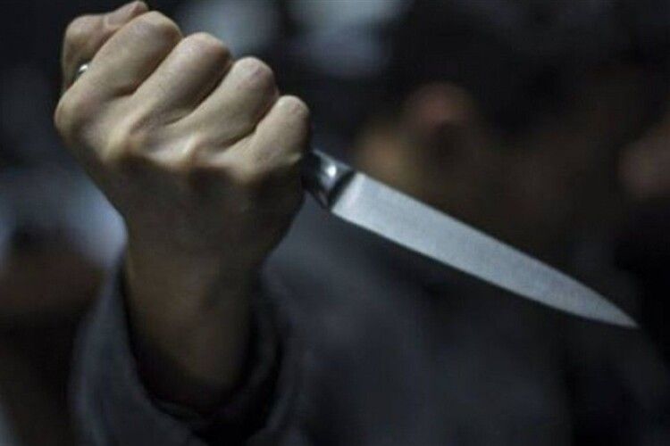 Прокурори вимагають взяття під варту лучанина, який вдарив громадянина ножем у живіт