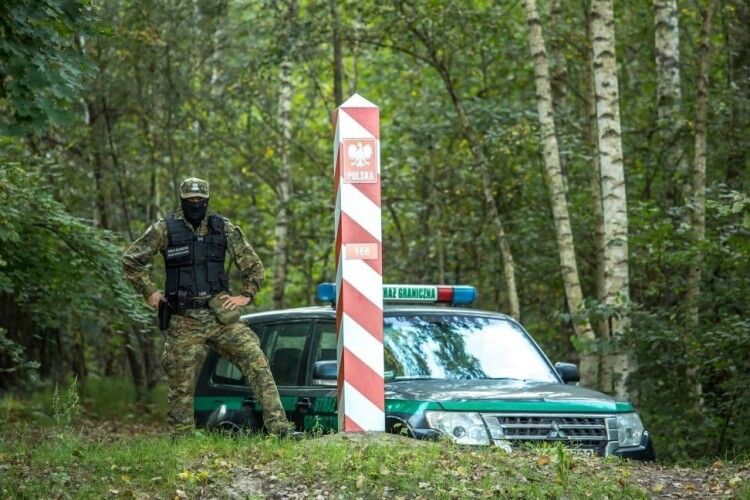 Польща закриває пропускний пункт на кордоні з білоруссю