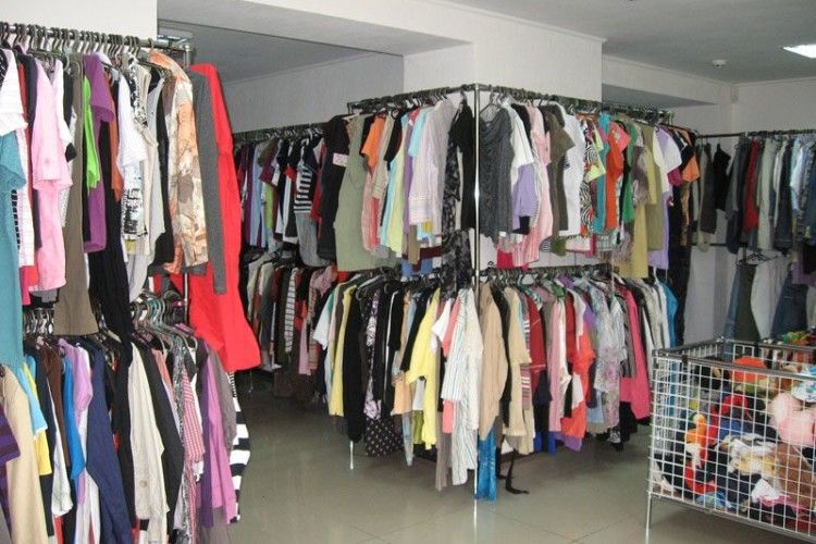 У Львові підірвали магазин вживаного одягу