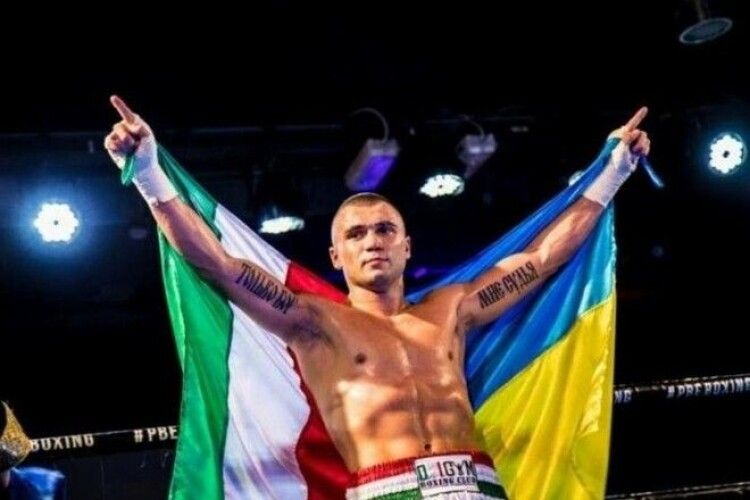 Черговий скандал: українському боксеру заборонили виходити на бій з прапором країни