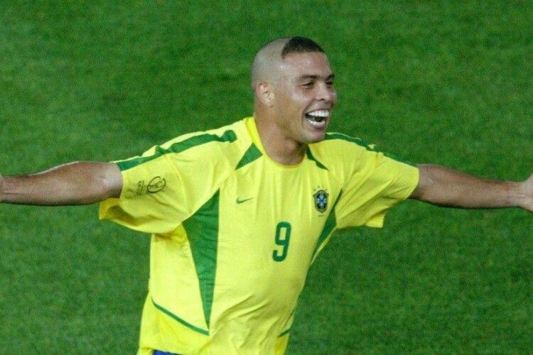 Бразилець Роналдо вибачився перед мільйонами матерів, сини яких майже 19 років тому повторили його зачіску-божевілля