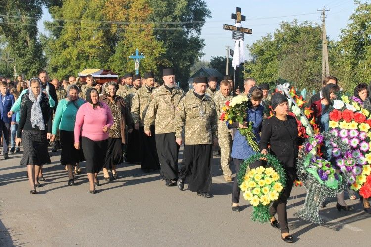 Перепоховали маневицького бійця, зниклого чотири роки тому