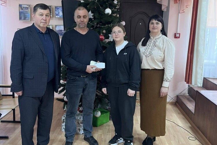 На Волині ліцей зібрав  44 600 гривень для ЗСУ на фестивалі різдвяних мелодій