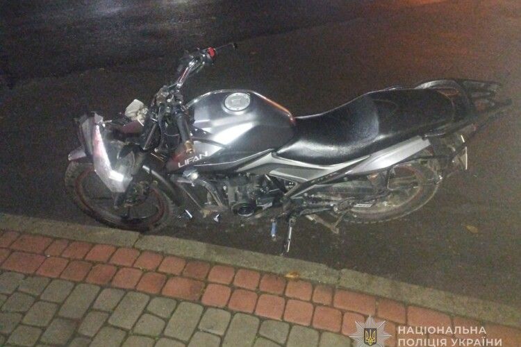 На Волині неповнолітня на мотоциклі збила людину