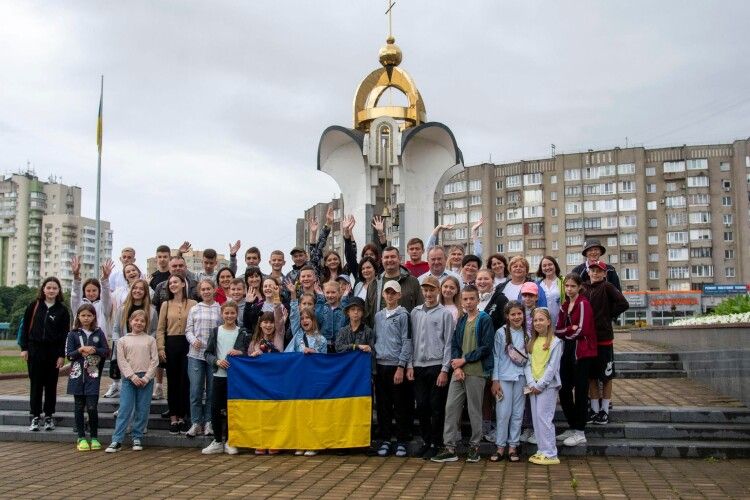 Діти воїнів з Волині вирушили на відпочинок до Польщі