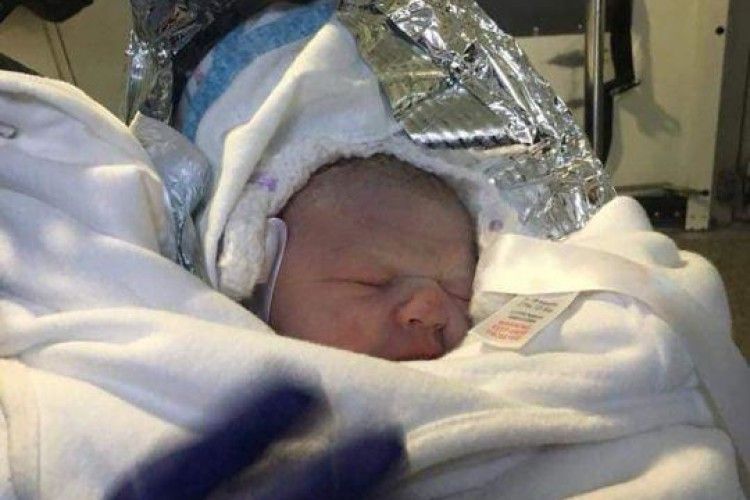 Жінка народила дитину в туалеті, не знаючи, що вона вагітна