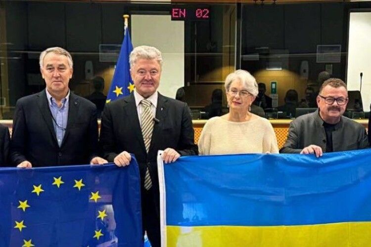 Порошенко закликав Європарламент провести термінове засідання через російські атаки на критичну інфраструктуру