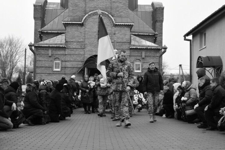 На Волині провели в останню дорогу загиблих Героїв Сергія Каліщука та Євгена Марчука (Фото)