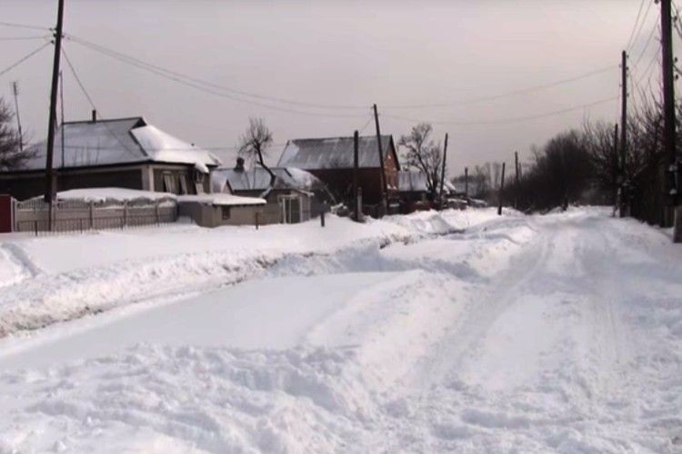 Військові рятують Луганщину від снігового полону (Відео)