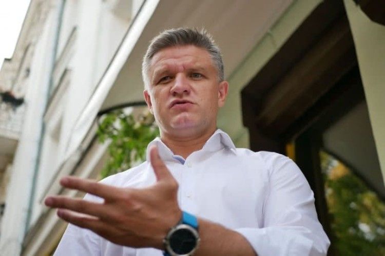 У ситуаційній кімнаті Президента багато моніторів і захист від прослуховування