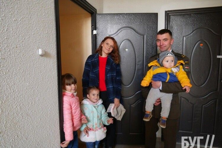 «Коли почали говорити, що видадуть житло у цьому році, то не вірилося»: сім’я з Володимира про квартиру (Фото, відео)