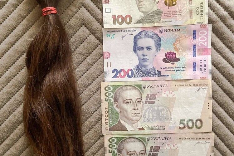 Вперше у житті Улянка з Рівненщини обрізала довгі коси – задля ЗСУ
