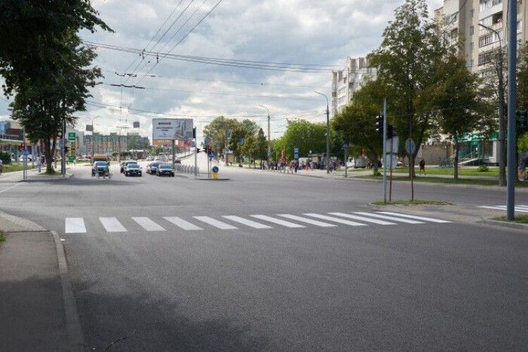 У Луцьку ремонтують дорожню інфраструктуру (Фото)