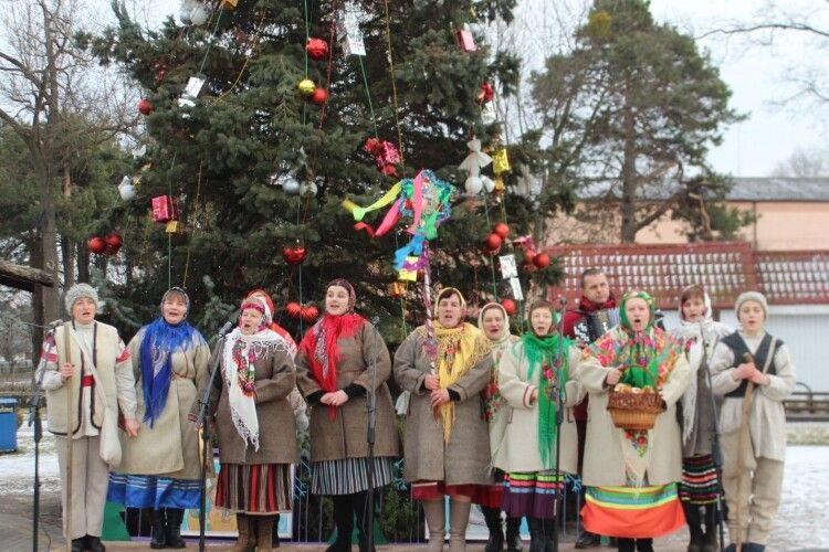 У Маневичах відбувся фестиваль колядок і щедрівок