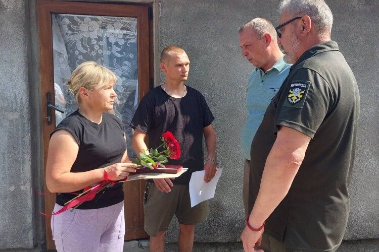 На Волині родині полеглого захисника вручили «Лицарський хрест»