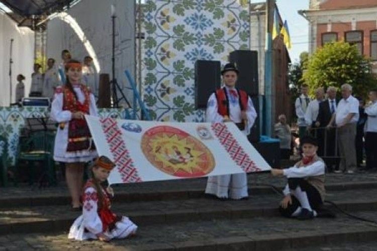  «Котилася торба»