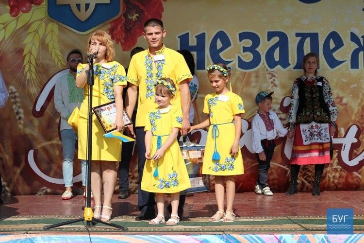 Конкурс вишиванок у Нововолинську: хто переміг і поїде в Париж