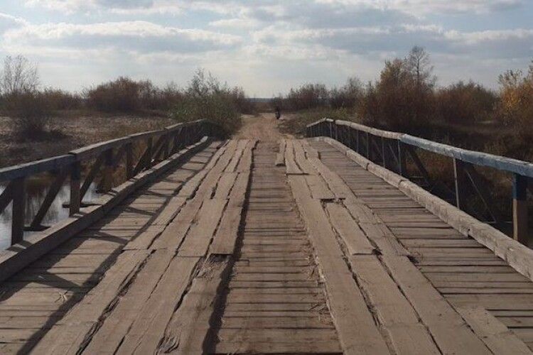 На Рівненщині дерев'яного моста віднесло течією за 15 кілометрів від села