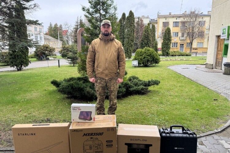 Напередодні Великодня Луцька громада передала захисникам партію обладнання