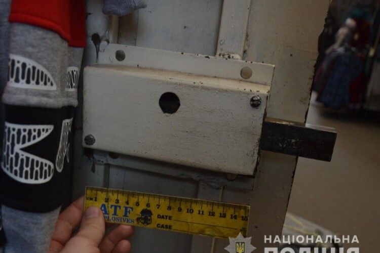 Волинянин занадився... красти речі з контейнерів на ринку