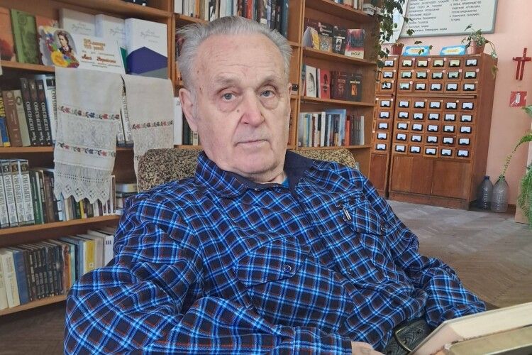 Читає без окулярів та досі закоханий: як живе на пенсії видатний медик з Волині